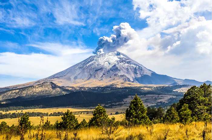 Homepage Booking 4 Volcano Bundji <i class="rhicon rhi-arrow-circle-right floatright"></i>